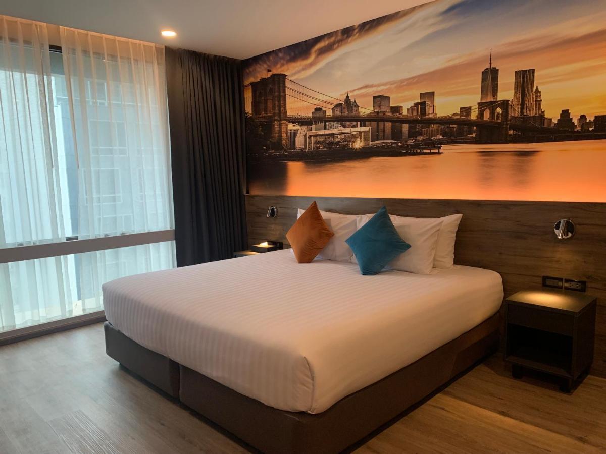 Manhattan Hotel Бангкок Экстерьер фото