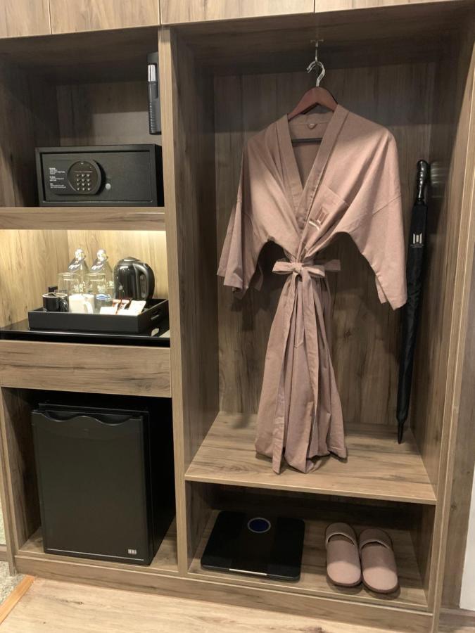 Manhattan Hotel Бангкок Экстерьер фото