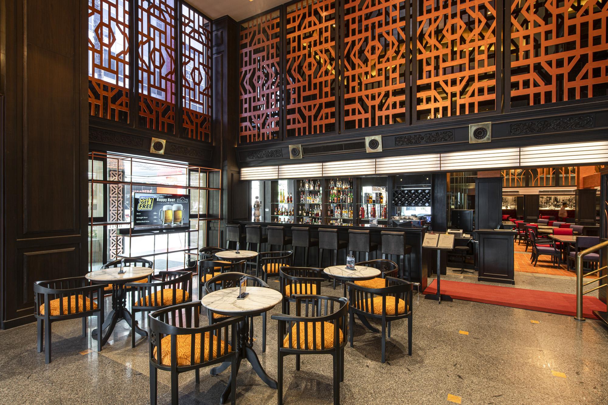 Manhattan Hotel Бангкок Ресторан фото