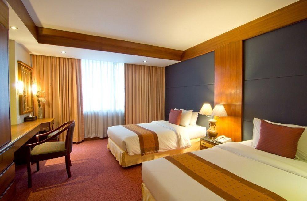 Manhattan Hotel Бангкок Экстерьер фото