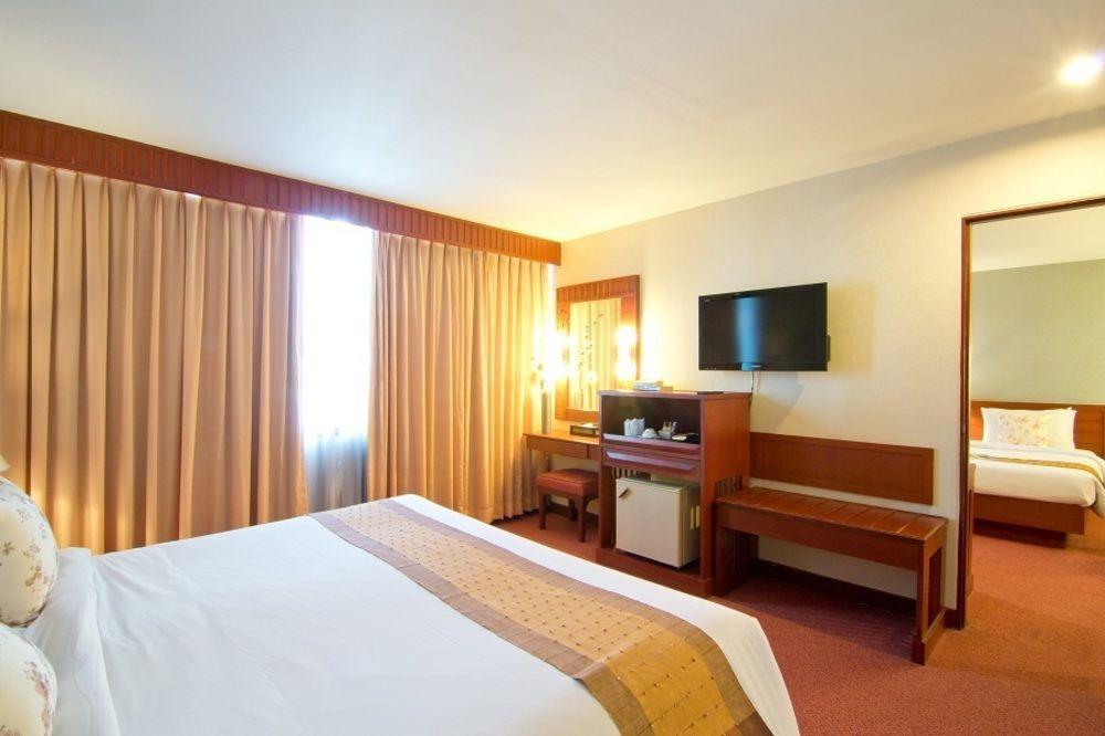 Manhattan Hotel Бангкок Экстерьер фото